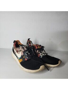Size 9 - Nike Roshe Run Pink